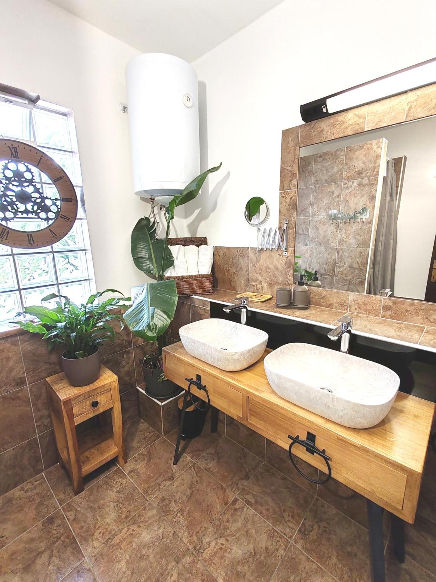 Art Gallery House With A Small Relaxing Pool ツリクヴェニツァ エクステリア 写真