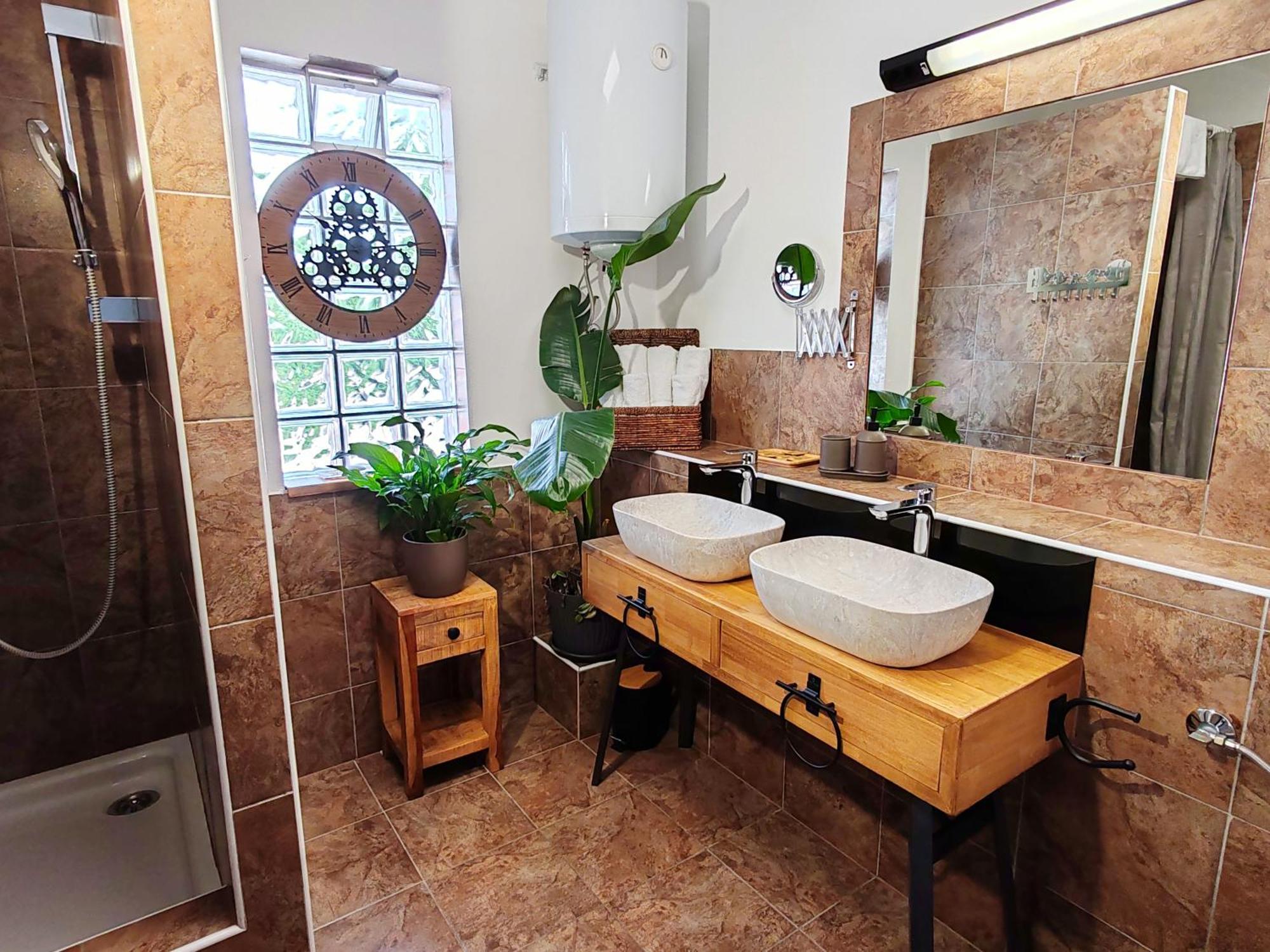 Art Gallery House With A Small Relaxing Pool ツリクヴェニツァ エクステリア 写真